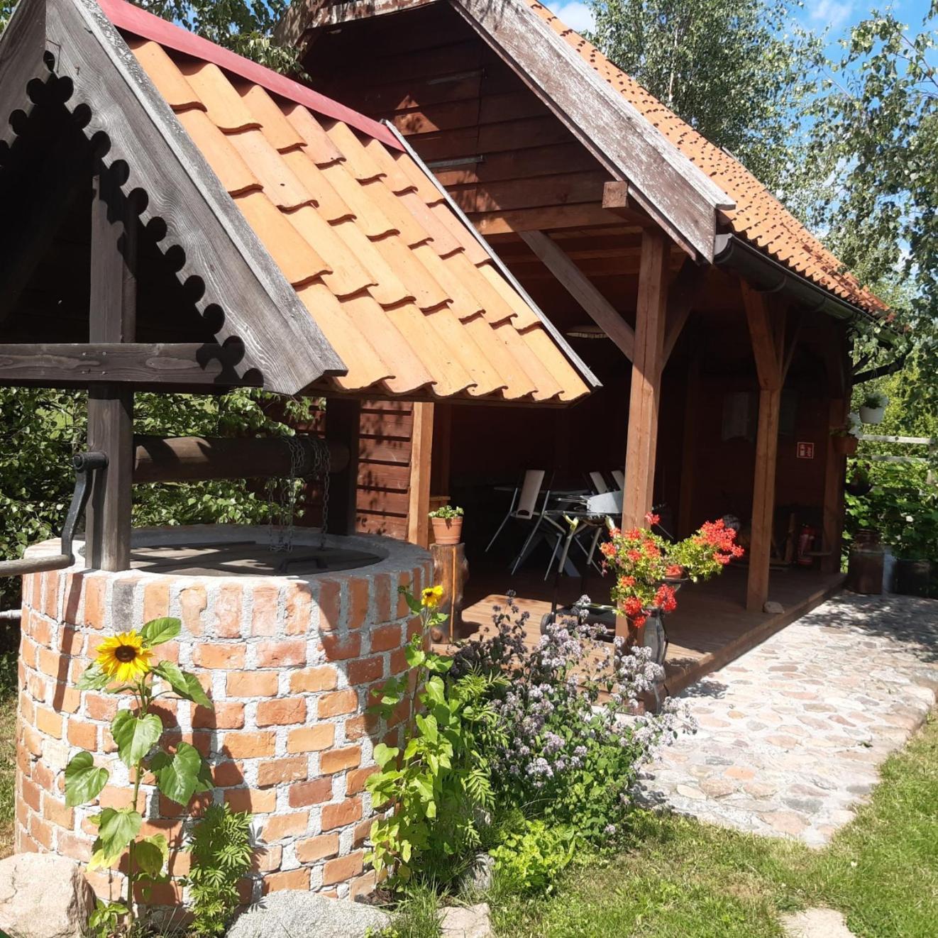 Domek W Kwiatach Zyndaki Exterior photo